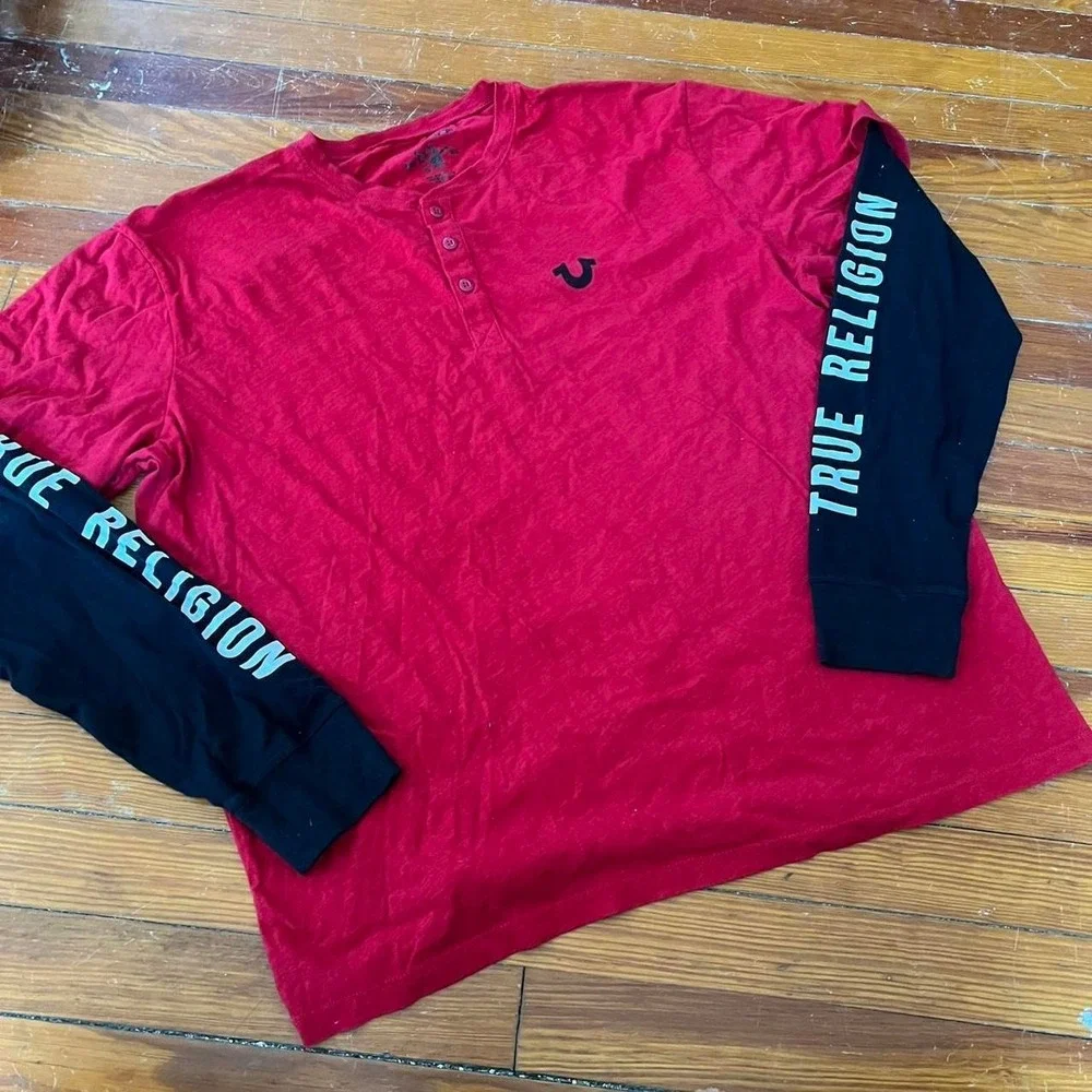True religion logo Crewneck 1/4 button-up graphic t-shirt